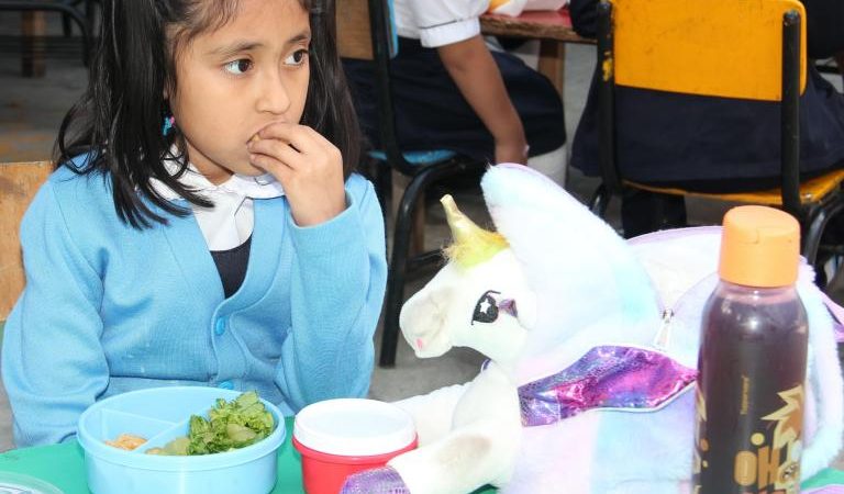 Adiós ultraprocesados en escuelas: el nuevo menú que desafía a la industria de los snacks