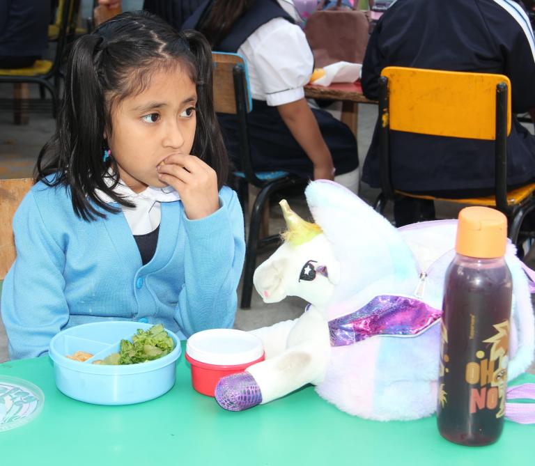 Adiós ultraprocesados en escuelas: el nuevo menú que desafía a la industria de los snacks