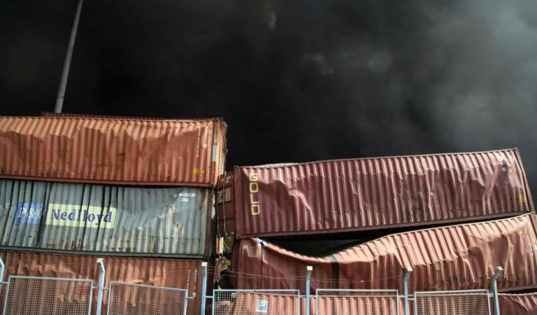 Al menos ocho muertos y 750 heridos por una "enorme explosión" en un puerto clave de Irán