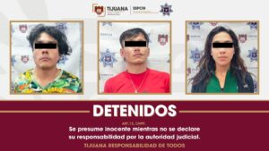 Recupera Policía Municipal vehículo con reporte de robo con violencia y asegura a tres personas armadas