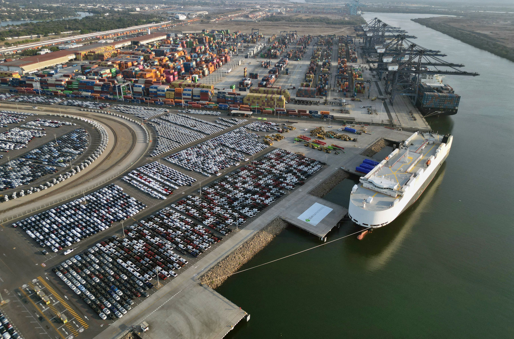 Lázaro Cárdenas, el gran puerto mexicano que se enfrenta al huracán Trump