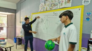 Fomentan estudiantes de CONALEP la práctica del deporte en primaria Revolución Mexicana