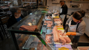 China suspende 60 días las importaciones de pollo brasileño tras brote de gripe aviar