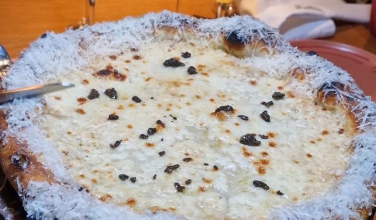 ¿Dónde comer pizza y pasta? En esta ostería italiana todo se cocina a la vista