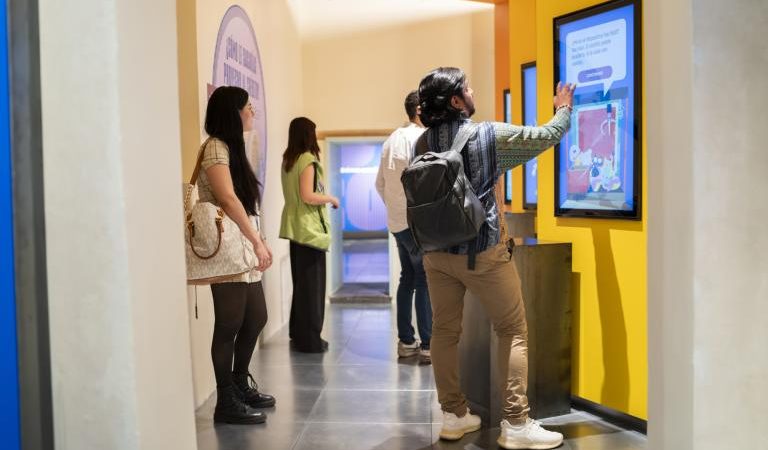 “Tu Yo del Futuro” puede dejar de preocuparse de sus finanzas personales con la nueva sala inmersiva del MIDE