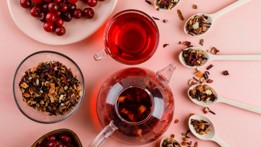 Infusiones para el calor: tés fríos que te hidratan más que el agua