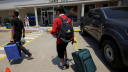 EU lleva a cabo primer vuelo de migrantes que se “autodeportan”