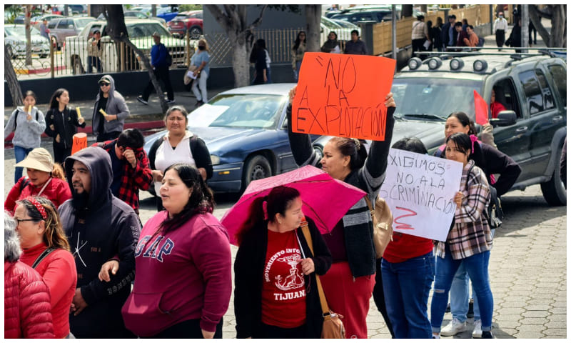 Obreros de Antorcha Campesina exigen reducción de jornada laboral durante marcha del 1° de Mayo en Tijuana