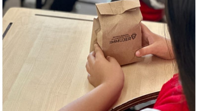 IMMUJER impulsa la salud menstrual con entrega de insumos en primaria Padre Kino
