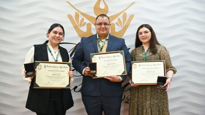Reciben el Mérito Escolar 355 egresadas y egresados de la UABC por su excelencia académica