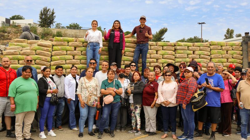 Roman Cota beneficia a 250 familias tecatenses a traves del Programa «Construyendo X Tecate»