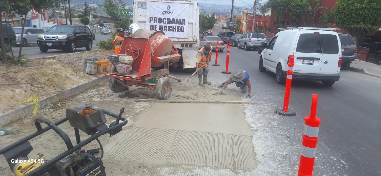 Refuerza CESPT labores de bacheo en Tijuana y Playas de Rosarito