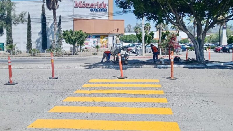 Gobierno de Tecate realiza labores de mantenimiento vial