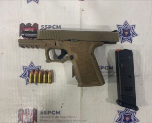 Detiene Policía Municipal a cuatro personas y confisca arma de fuego