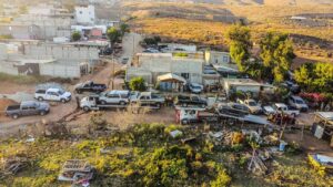 La Fiscalía Regional de Tijuana asegura 10 vehículos durante cateo en investigación por robo de vehículos