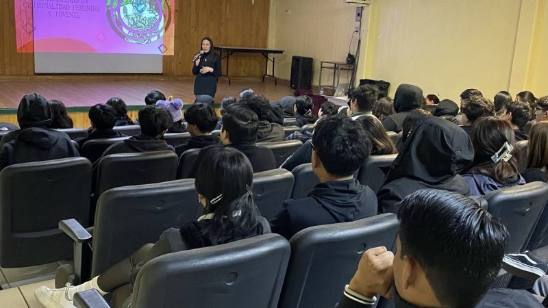 Reciben charla sobre criminalidad femenina y juvenil estudiantes de CONALEP