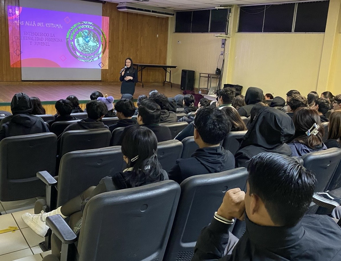 Reciben charla sobre criminalidad femenina y juvenil estudiantes de CONALEP