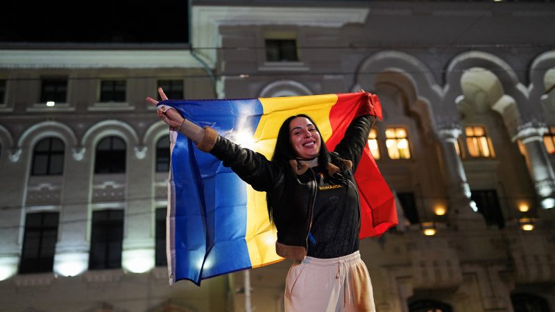 Rumanía elige a un centrista proeuropeo como su próximo presidente