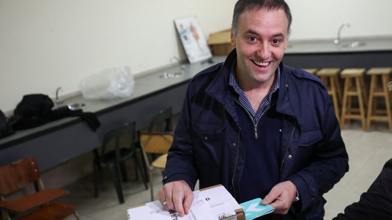 Milei enfrenta su primer desafío electoral en los comicios en Buenos Aires