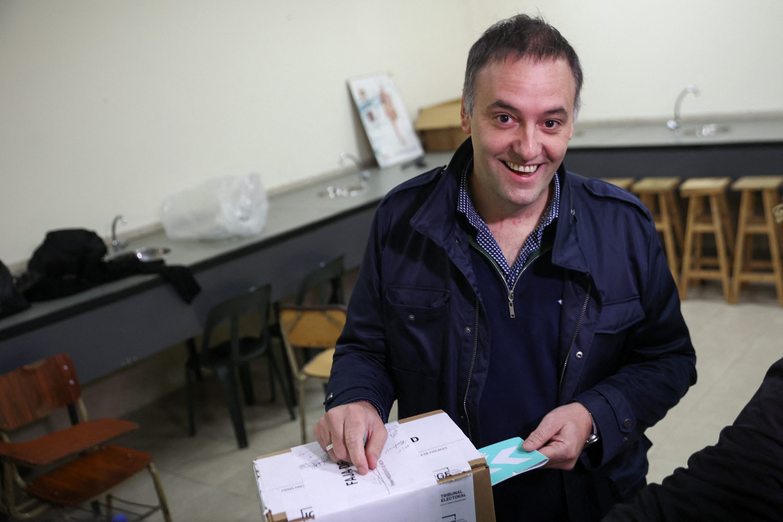 Milei enfrenta su primer desafío electoral en los comicios en Buenos Aires