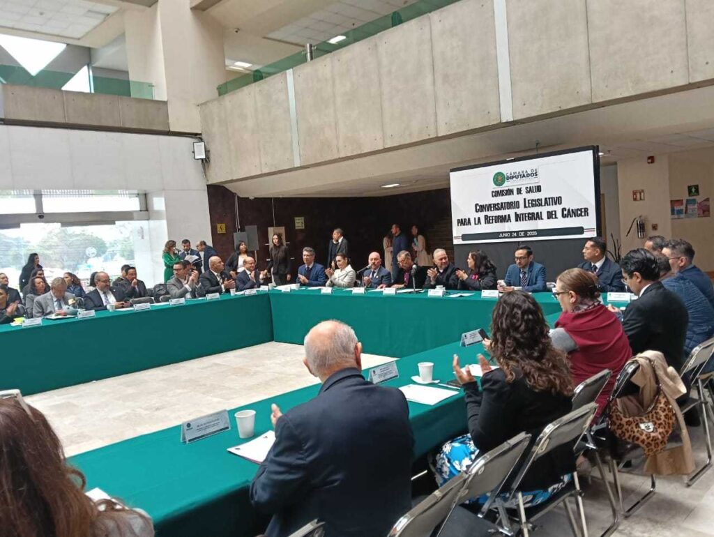 Hizo entrega a la Comisión de Salud del Congreso una propuesta para la mejora en la atención de pacientes oncológicos