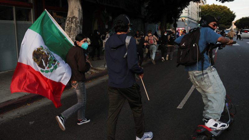 Aficionados acuden a la Copa Oro pese a operativos y protestas en California