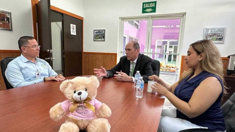 Realiza recorrido el Consul General de Estados Unidos en Tijuana Christopher Teal en el Hospital de Salud Mental