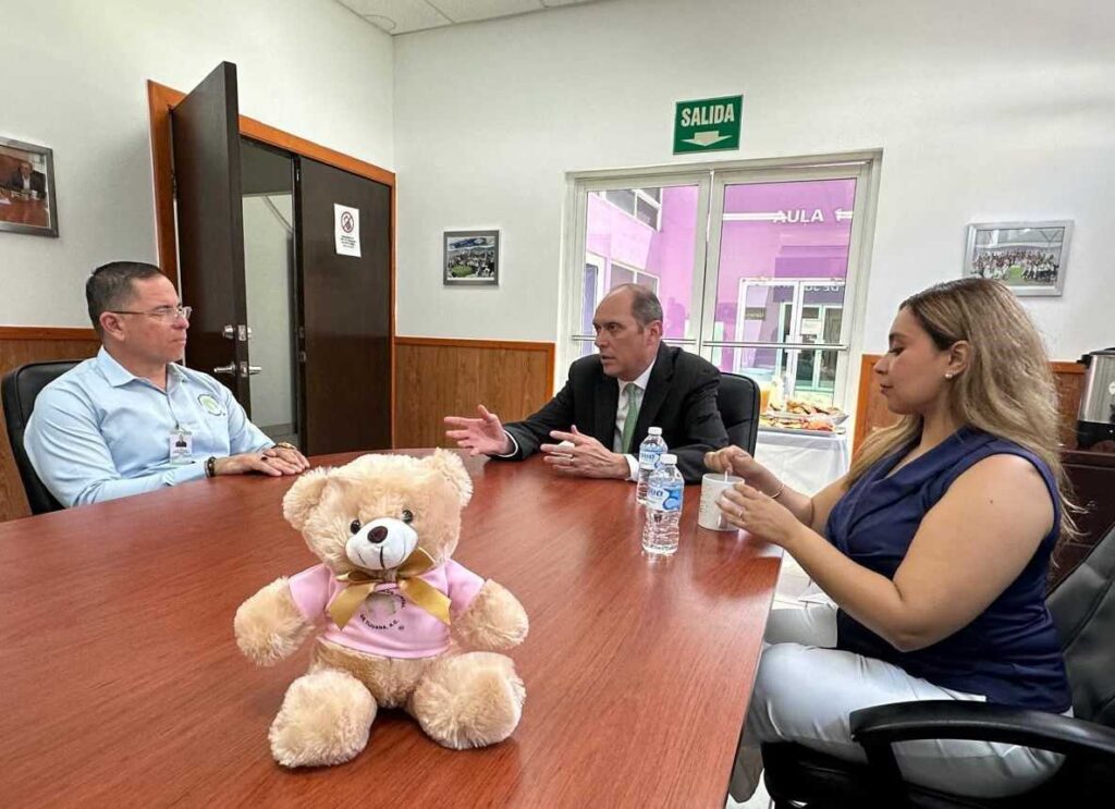 Realiza recorrido el Consul General de Estados Unidos en Tijuana Christopher Teal en el Hospital de Salud Mental