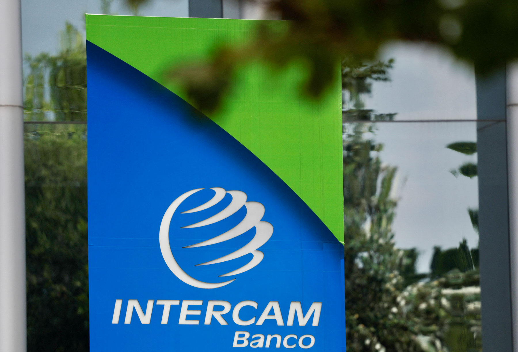 ¿Qué hace la CNBV y por qué intervino tres bancos mexicanos acusados de lavado?