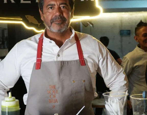 Aniversario por la niñez: Migrante celebra 4 años con una comida a beneficio