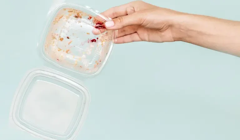 ¿Cuánto plástico te comes al año? Se aloja en tus intestinos, pulmones y hasta en el cerebro