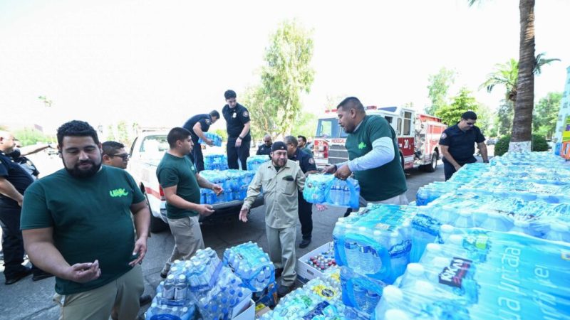 Reconoce UABC labor de bomberos con donativo en especie