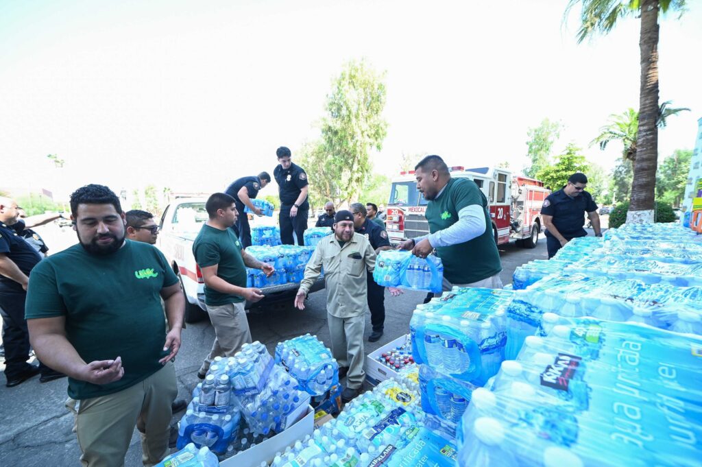 Reconoce UABC labor de bomberos con donativo en especie