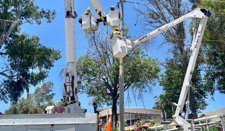 Gobierno de Tecate y CFE restablecen energía tras accidente