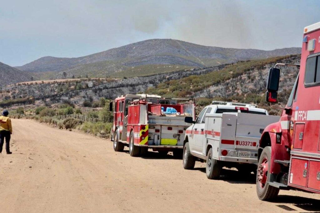 Gobierno de Tecate informa sobre avances en el combate al incendio forestal
