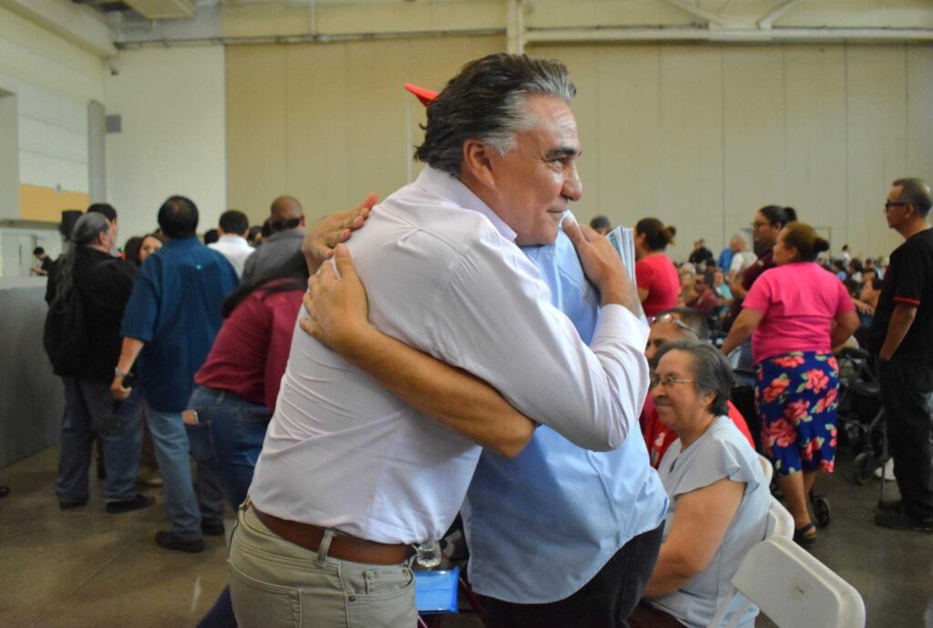 Se han entregado 4 mil 306 trajetas del programa México Te Abraza en Baja California
