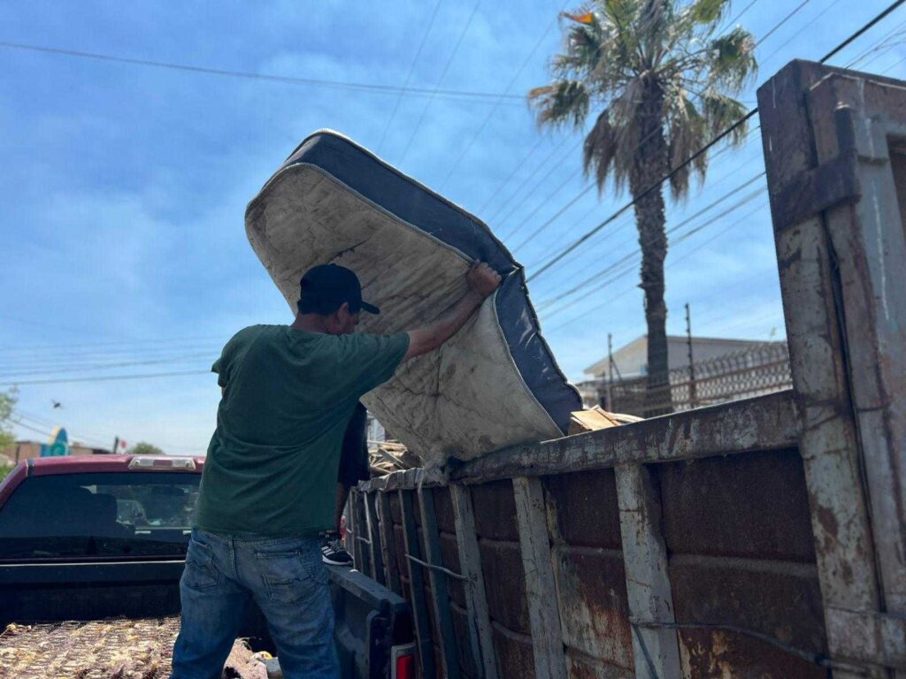 Gobierno de Tecate recolecta 20 toneladas de basura voluminosa en Colinas del Cuchumá y la Zapata
