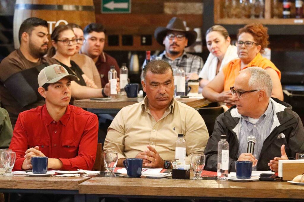 Realiza Gobierno del Estado mesa de trabajo con residentes y comerciantes de La Rumorosa
