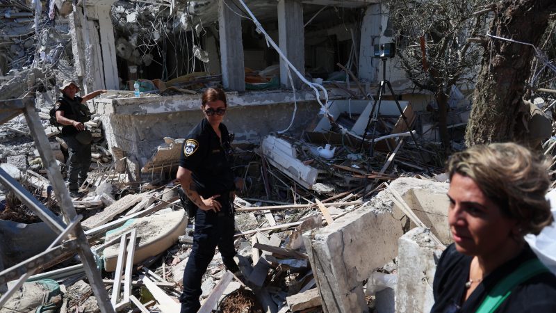 Guerra de nervios frente a los escombros de Tel Aviv tras el contraataque con misiles de Irán