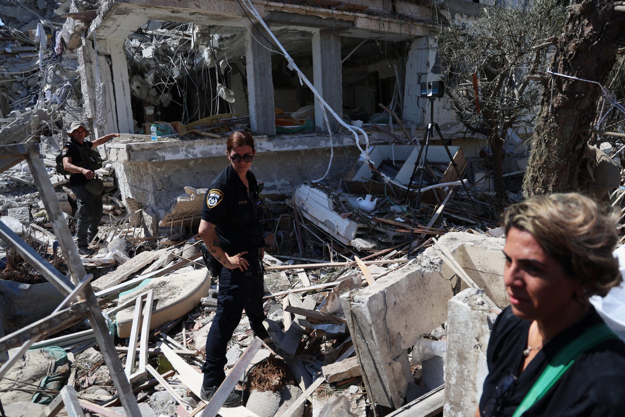 Guerra de nervios frente a los escombros de Tel Aviv tras el contraataque con misiles de Irán