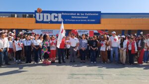 Realizan estudiantes y personal de UDCI boteo para colecta de la Cruz Roja