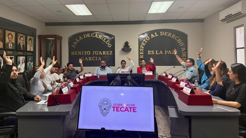 Gestiona Román Cota más de 30 hectareas para viviendas, acceso a colonias y desarrollo educativo