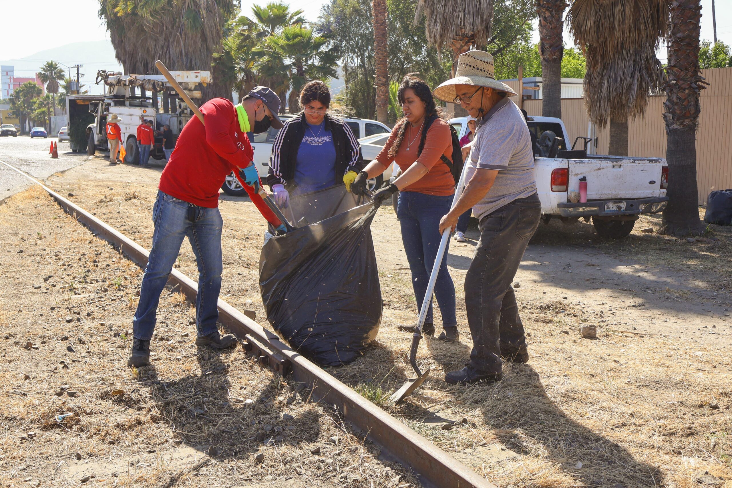 ”Gobierno en tu Colonia” atiende bulevar Defensores con acciones de limpieza y mejoramiento urbano