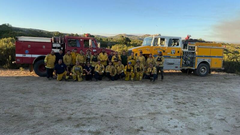 Suman esfuerzos Bomberos de Tijuana en el combate de incendios forestales en Tecate