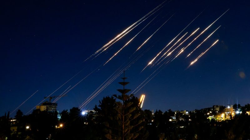 Irán e Israel intensifican ataque y Jordania cierra su espacio aéreo