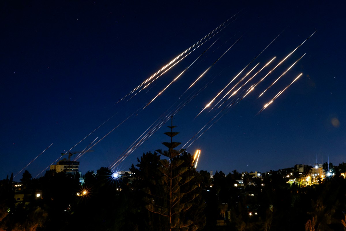 Irán e Israel intensifican ataque y Jordania cierra su espacio aéreo