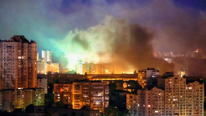 ¿Qué tan poderosa es una bomba nuclear y a qué distancia podrías sobrevivir?