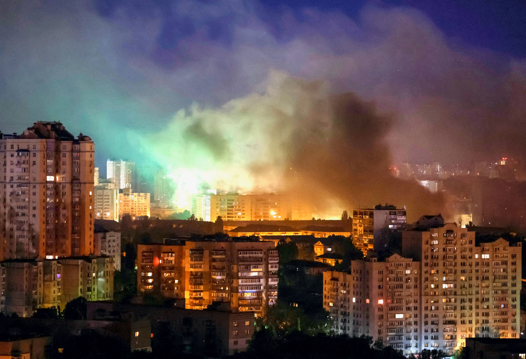 ¿Qué tan poderosa es una bomba nuclear y a qué distancia podrías sobrevivir?