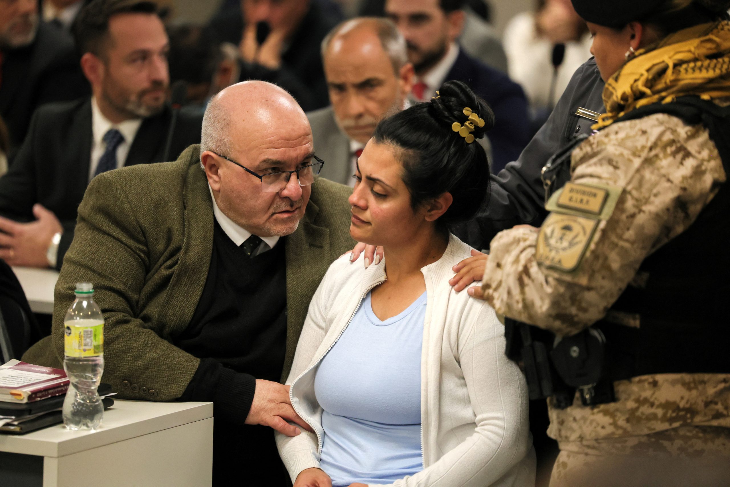 Enfermera mató a cinco bebés en el hospital; la condenan a cadena perpetua
