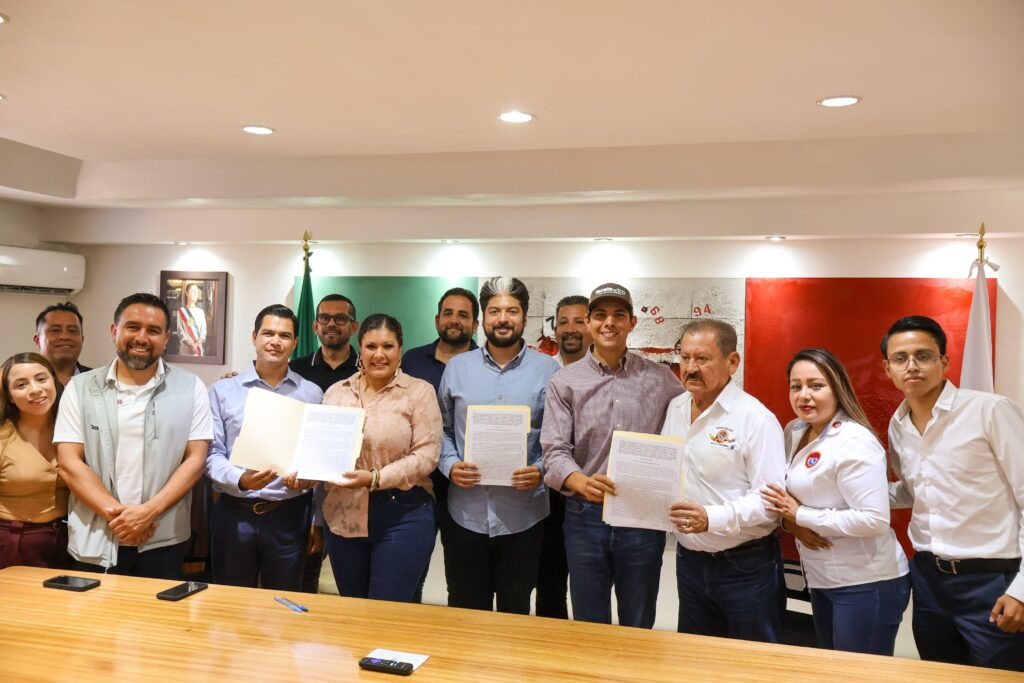 Gobierno de Tecate realiza histórica firma de convenio con Sintoiac y Comex